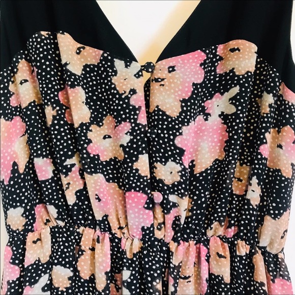 Pins & Needles Floral Polka Dot V-Neck Size Medium - Picture 2 of 12